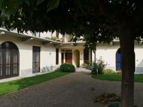 Гостиница La Maison du Soleil Appartamento Alba Pompeia  Альба